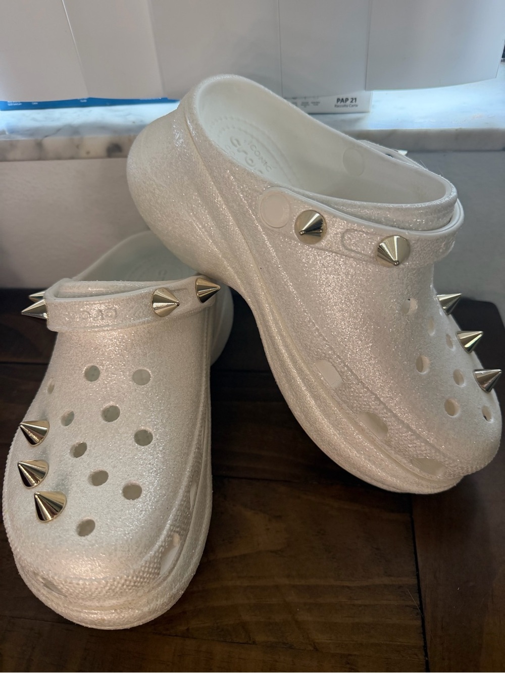 Crocs Classic Bae Glitter Stud Clog Womens size 8 gold stud RARE crocs - Picture 2 of 10